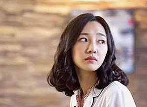 某知名艺人疑似“出轨”事件引发热议，官方尚未回应