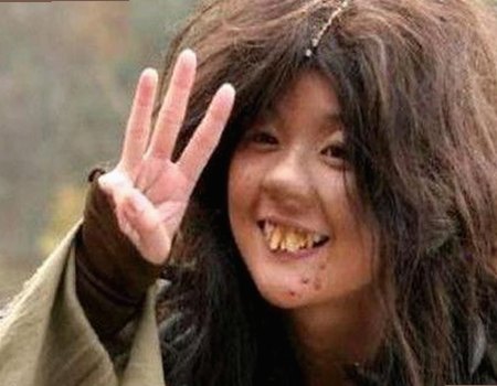 明星情侣真实互动曝光,网友感叹反差大引发热议